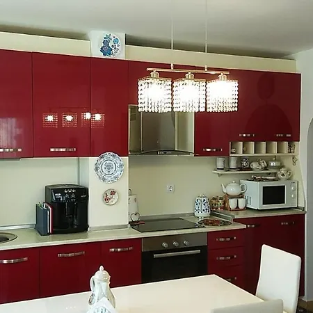 прекрасный с видом на море и бассейном *