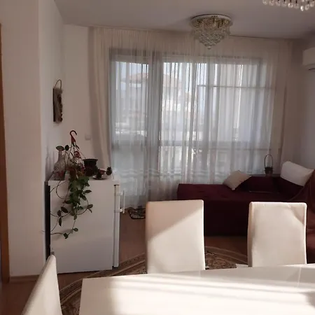 прекрасный с видом на море и бассейном Apartmán *