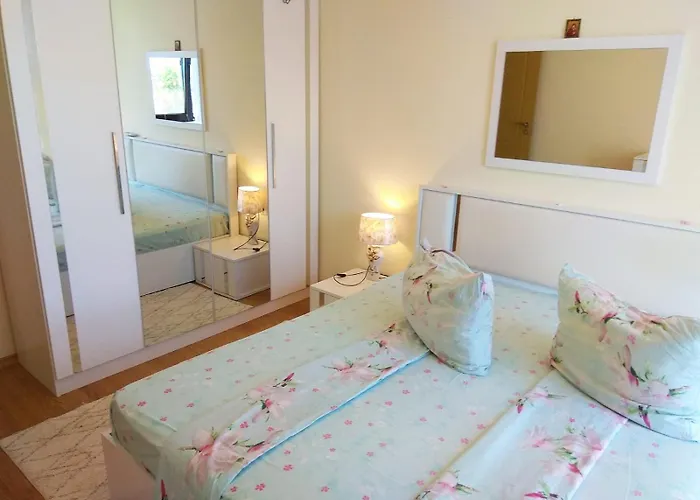 прекрасный с видом на море и бассейном Byala (Varna)