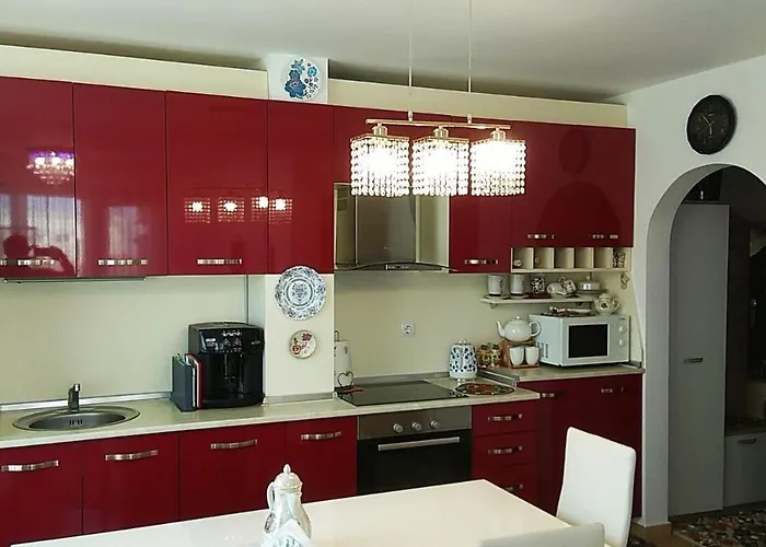 прекрасный с видом на море и бассейном *