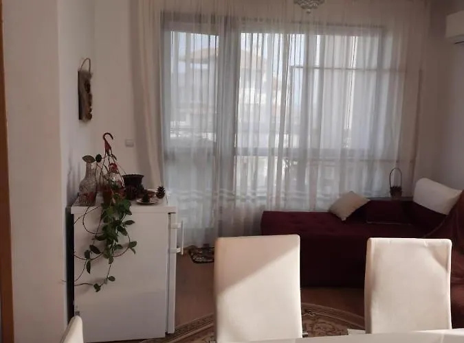 прекрасный с видом на море и бассейном Apartament *